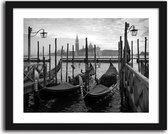 Foto in frame , Gondels van Venetië ​, 70x100cm , Zwart wit  , Premium print