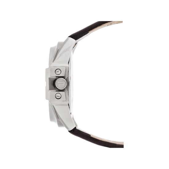 Zij-aanzicht van een zilverkleurig horloge met bruine lederen band en kroon.