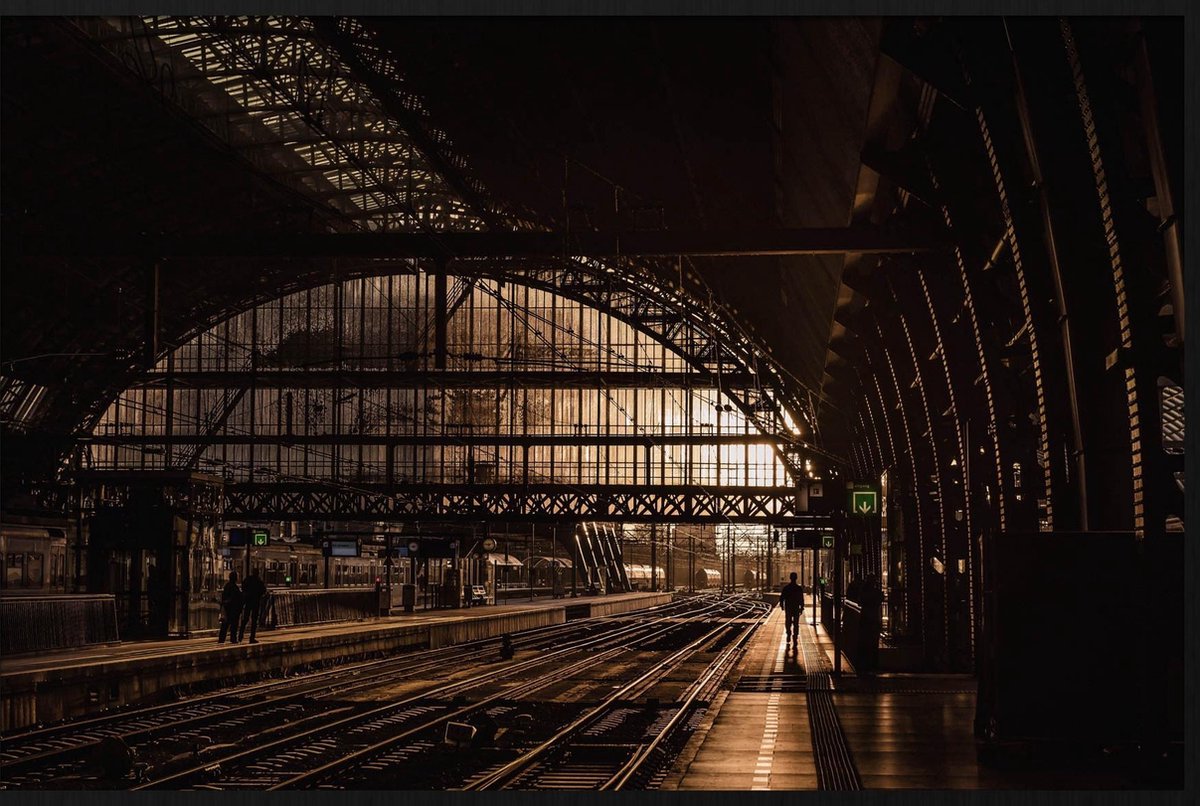 Schilderij - treinstation - Collectie heritage - Forex met zwarte lijst - 148x98cm