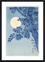 Japanse prent van een kersenboom met blauwe bloesems en een volle maan.