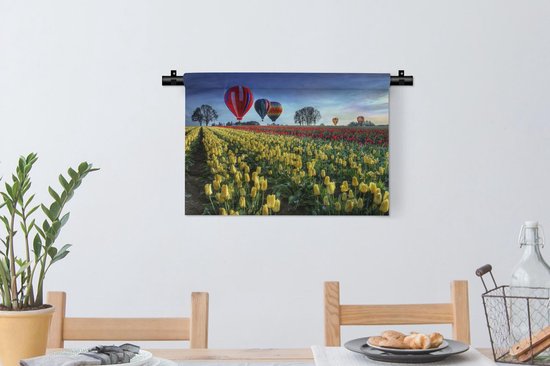 Tapisserie Tulipes - Montgolfières au-dessus d'un champ avec des tulipes Tapisserie coton 60x40 cm - Tapisserie avec photo