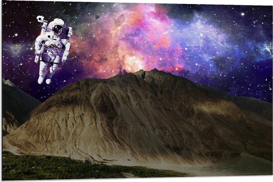 Dibond - Astronaut boven Rotsen met Galaxy Lucht - 90x60cm Foto op Aluminium (Met Ophangsysteem)