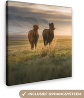 Canvas Schilderij Paarden - Lucht - Gras - 90x90 cm - Wanddecoratie