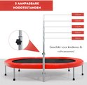 Rode trampoline met grijze verstelbare leuning en vijf hoogte-indicaties.