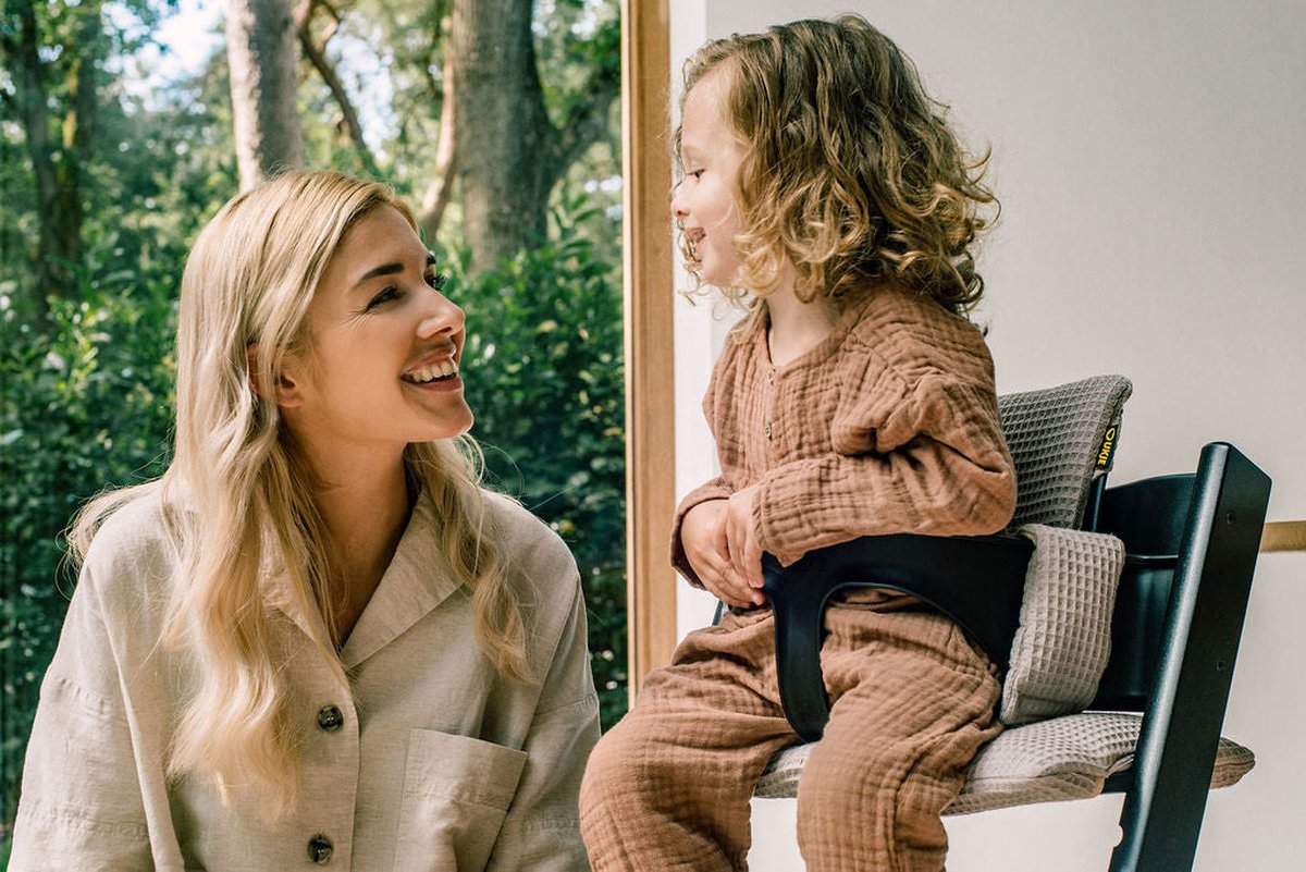 Ukje Stoelverkleiner TrippTrapp | Geplastificeerd | Extra ondersteunend | Afneembaar met natte doek én kan in de wasmachine | Babyveilig getest katoen | Geschikt voor Stokke Tripp Trapp Kussenset | Kinderstoel Verkleiner | Perfecte Pasvorm | Daisy – foto 8