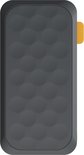 Zijkant van een zwarte powerbank met een reliëf honingraatpatroon en een oranje accent.