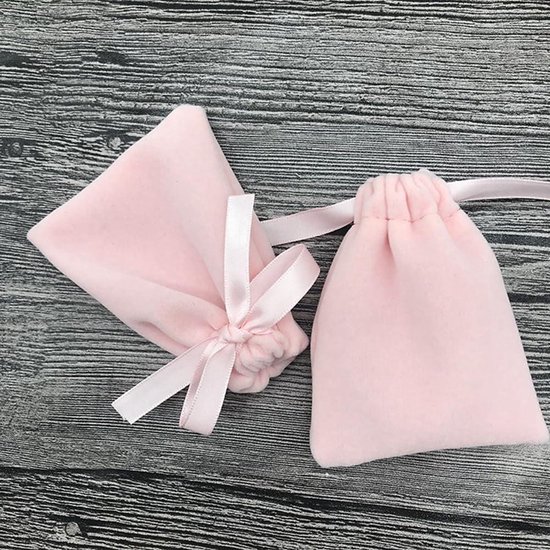Loveinside Fluwelen Tarot Rune Bag - 6 Pack Fluwelen Zakken 15,5 x 23 CM voor Kaarten, Spel Stukken, Sieraden, Bruiloft Gift Wrap - Zwart, Bosgroen en Wijn Loveinside Fluwelen Tarot Rune Bag - 6 Pack Fluwelen Zakken 15,5 x 23 CM voor Kaarten, Spel Stukken, Sieraden, Bruiloft Gift Wrap - Zwart, Bosgroen en Wijn