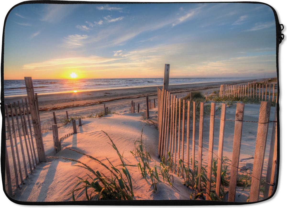 Laptophoes 14 inch - Strand - Zee - Duin - Zonsondergang - Landschap - Laptop sleeve - Binnenmaat 33x23 cm - Zwarte achterkant