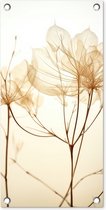 Tuinposter 30x60 cm - Tuindecoratie Droogbloemen - Beige - Planten - Wit - Poster voor in de tuin - Buiten decoratie - Schutting tuinschilderij - Tuindoek muurdecoratie - Wanddecoratie balkondoek