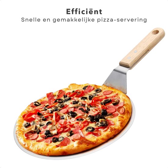 Pizzaschep met daarop een belegde pizza met salami, olijven en champignons.
