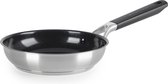 Kleine KitchenAid koekenpan met roestvrijstalen body en zwarte handgreep.