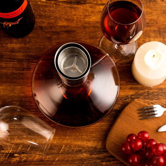 Wine Decanter, Red Wine Decanter, Decanter with Integrated Aerator, 100% Mouth Blown Lead Free Crystal Glass with Stainless Steel Lid Filter, Wine Gifts for Men Wine Decanter, Red Wine Decanter, Decanter with Integrated Aerator, 100% Mouth Blown Lead Free Crystal Glass with Stainless Steel Lid Filter, Wine Gifts for Men