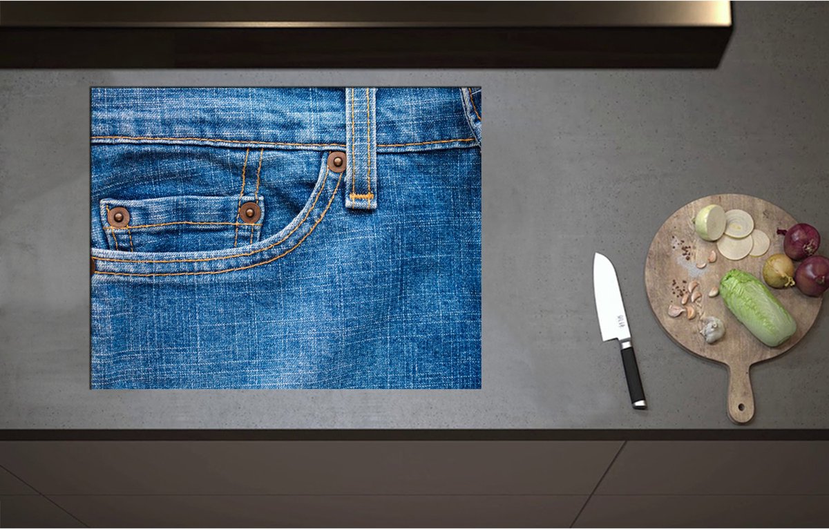 Inductieplaat Beschermer - Close-up van Broekzak van Jeans - 71x55 cm - 2 mm Dik - Inductie Beschermer - Bescherming Inductiekookplaat - Kookplaat Beschermer van Wit Vinyl