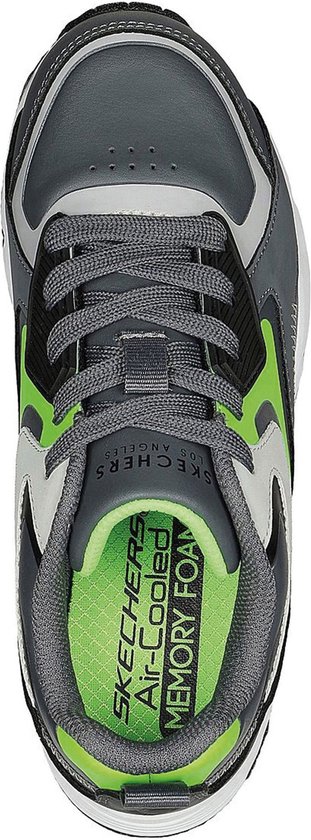 Grijze Skechers sneaker met limegroene accenten, zwarte veters en 'Air-Cooled Memory Foam' op de binnenzool.