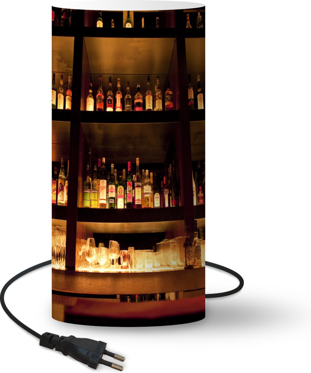 Lamp - Nachtlampje - Tafellamp slaapkamer - Drink flessen op en boven de bar - 33 cm hoog - Ø15.9 cm - Inclusief LED lamp