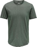 Voorkant van een olijfgroen t-shirt met korte mouwen, ronde hals en opgestikte naden.