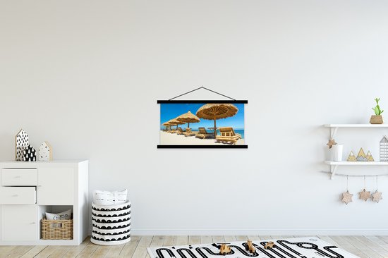 Posterhanger incl. Poster 90x45 cm - Schoolplaat - Strandstoel - Strand - Parasol - Zee - Zomer - Textielposter - Zwarte latten