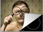 KitchenYeah® Inductie beschermer 75x52 cm - Een man met een snor die door twee vergrootglazen kijkt - Kookplaataccessoires - Afdekplaat voor kookplaat - Inductiebeschermer - Inductiemat - Inductieplaat mat