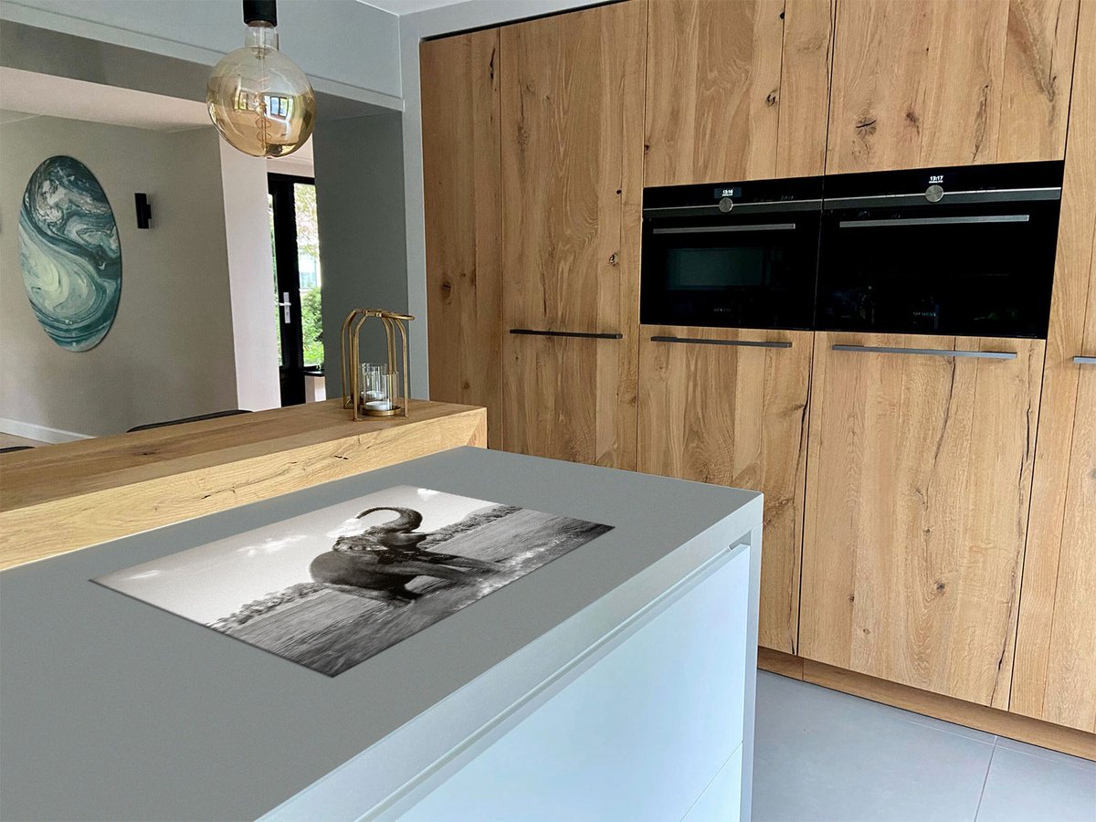 Chefcare Inductie Beschermer Vrolijke Olifant in het Water - Zwart Wit - 80x55 cm - Afdekplaat Inductie - Kookplaat Beschermer - Inductie Mat