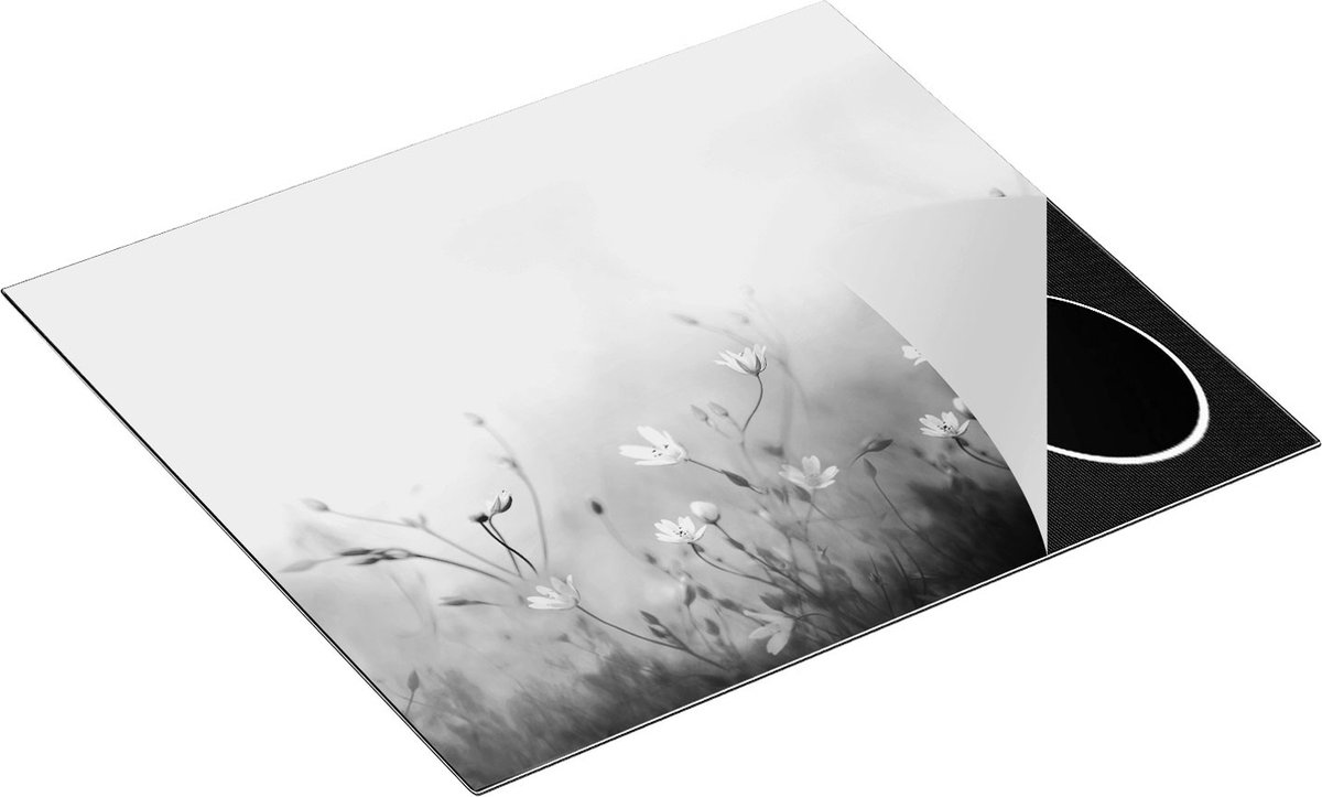 Chefcare Inductie Beschermer Witte Bloemen op een Blauw Achtergrond - Zwart Wit - 59x51 cm - Afdekplaat Inductie - Kookplaat Beschermer - Inductie Mat