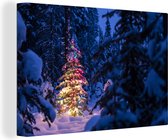 Un arbre de Noël dans la forêt enneigée sur toile 60x40 cm - Tirage photo sur toile (Décoration murale salon / chambre)