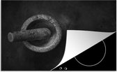 KitchenYeah® Inductie beschermer 81x52 cm - Een zwart wit foto van een vijzel - Kookplaataccessoires - Afdekplaat voor kookplaat - Inductiebeschermer - Inductiemat - Inductieplaat mat