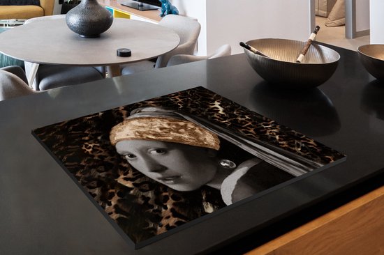 KitchenYeah® Inductie beschermer 71x52 cm - Meisje met de parel - Schilderij - Panterprint - Kookplaataccessoires - Afdekplaat voor kookplaat - Inductiebeschermer - Inductiemat - Inductieplaat mat