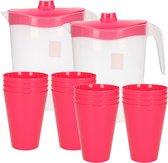 16x kunststof drinkbekers 430 ML met 2x stuks schenkkannen set transparant/roze van 2.5 liter - Verjaardag/camping/tuin