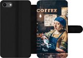 Bookcase Geschikt voor iPhone 7 telefoonhoesje - Meisje met de parel - Cappuccino - Barista - Vermeer - Koffie - Schilderij - Met vakjes - Wallet case met magneetsluiting