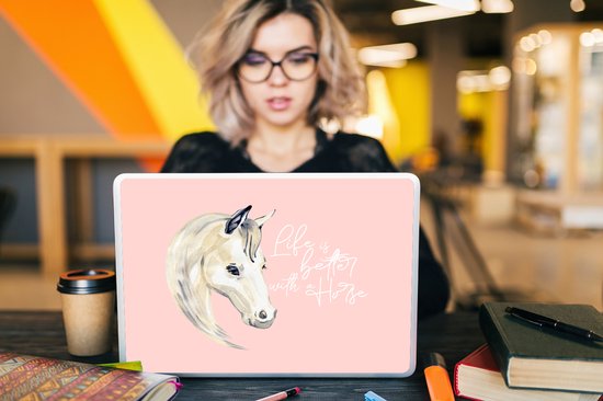 Sticker ordinateur portable - 15,6 pouces - Citations - Proverbes - La Life est meilleure avec un cheval - Paarden