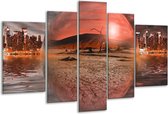 Glasschilderij Art - Rood, Grijs - 170x100cm 5Luik - Foto Op Glas - Geen Acrylglas Schilderij - 6000+ Glasschilderijen Collectie - Wanddecoratie
