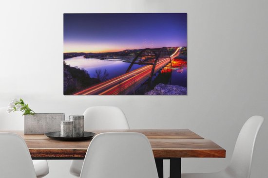 Nombreux feux tricolores sur le Pennybacker Bridge sous un ciel violet à Austin Toile 90x60 cm - Tirage photo sur toile (Décoration murale salon / chambre)