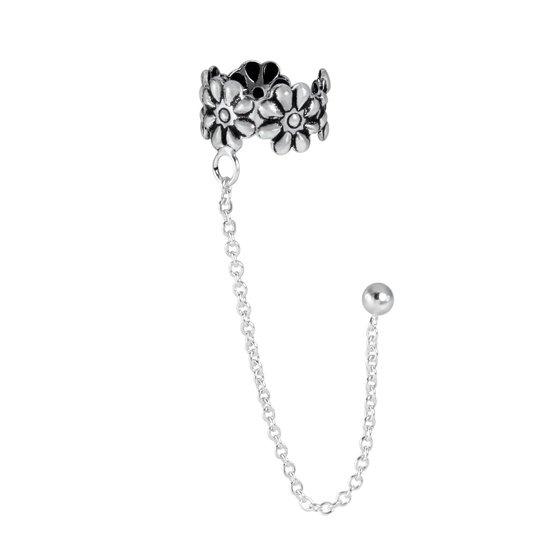 Zilveren ear cuff bezet met bloemen en een lange ketting met oorsteker.