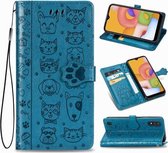 Voor Galaxy A01 (Amerikaanse editie) Leuke kat en hond in reliëf gemaakte horizontale flip lederen tas met beugel / kaartsleuf / portemonnee / lanyard (blauw)