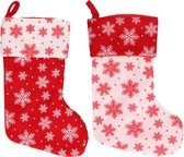 2x Rood/witte kerstsokken met sneeuwvlokken print 40 cm - Kerstversiering/kerstdecoratie sokken