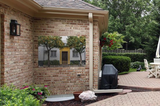 Poster Porte colorée dans le jardin espagnol de Santa Cruz 120x80 cm - Toile de jardin / Toile d'extérieur / Peintures pour l'extérieur (décoration de jardin)