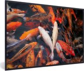 Fotolijst incl. Poster - Een vijver met koi karpers van bovenaf - 60x40 cm - Posterlijst