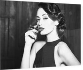 Vrouw met lippenstift zwart wit - Foto op Plexiglas - 40 x 30 cm