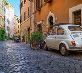 Fiat in klassiek straatbeeld van Trastevere in Rome - Fotobehang (in banen) - 450 x 260 cm