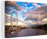 Canvas Schilderij Witte wolkenformatie boven de London Eye in Londen - 90x60 cm - Wanddecoratie