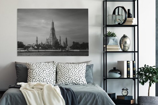 Canvas schilderij 140x90 cm - Wanddecoratie Wat Arun - Water - Zwart - Wit - Muurdecoratie woonkamer - Slaapkamer decoratie - Kamer accessoires - Schilderijen