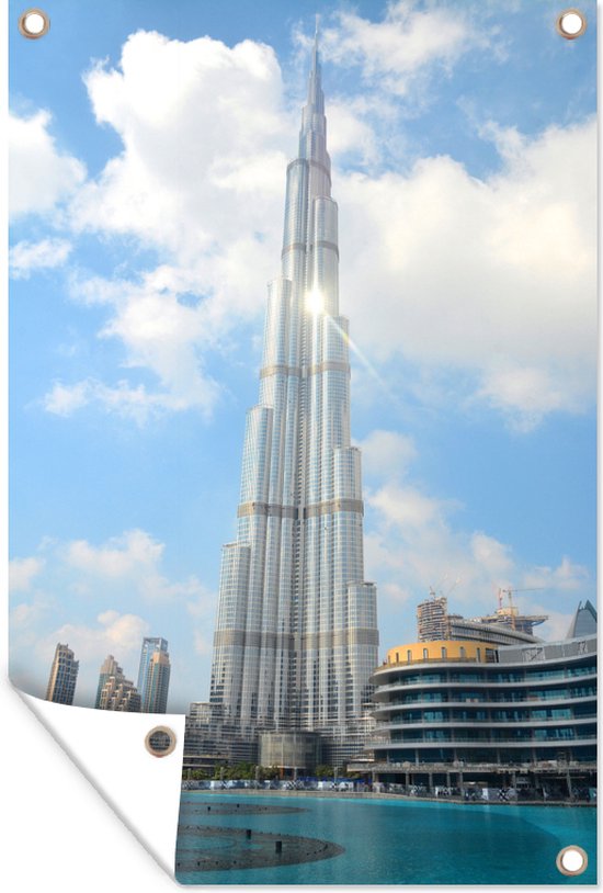 Tuinposters buiten De zon schijnt op de Burj Khalifa in Dubai - 60x90 cm - Tuindoek - Buitenposter