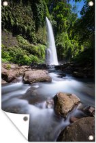 Tuinposter - Tuindoek - Tuinposters buiten - Wilde waterval in het Nationaal park Gunung Rinjani in Indonesië - 80x120 cm - Tuin