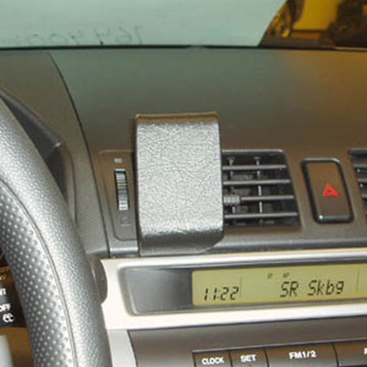 Brodit center mount v. Mazda 3 04-