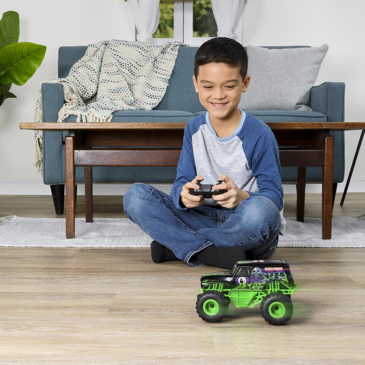 Spin Master Monster Jam Grave Digger RC: 1:24 schaal, 76m bereik thumbnail 6