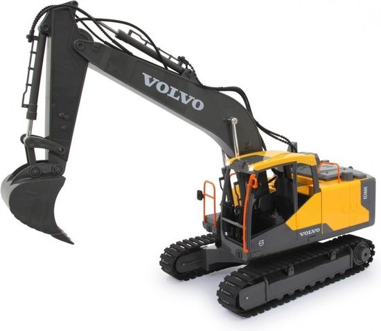 Gele en zwarte Volvo graafmachine op witte achtergrond.