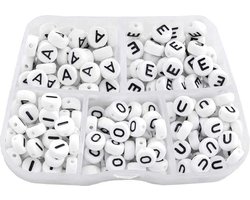 Kralendoos - Letterkralen Klinkers (7 x 4 mm) White-Black (50 kralen per letter)