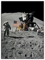 Astronaut salutes beside U.S. flag (maanlanding) - Foto op Akoestisch paneel - 120 x 160 cm