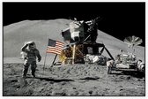 Astronaut salutes beside U.S. flag (maanlanding) - Foto op Akoestisch paneel - 225 x 150 cm