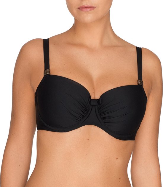 Zwart bikinitopje met ruches, strikje vooraan en gouden details op de bandjes.